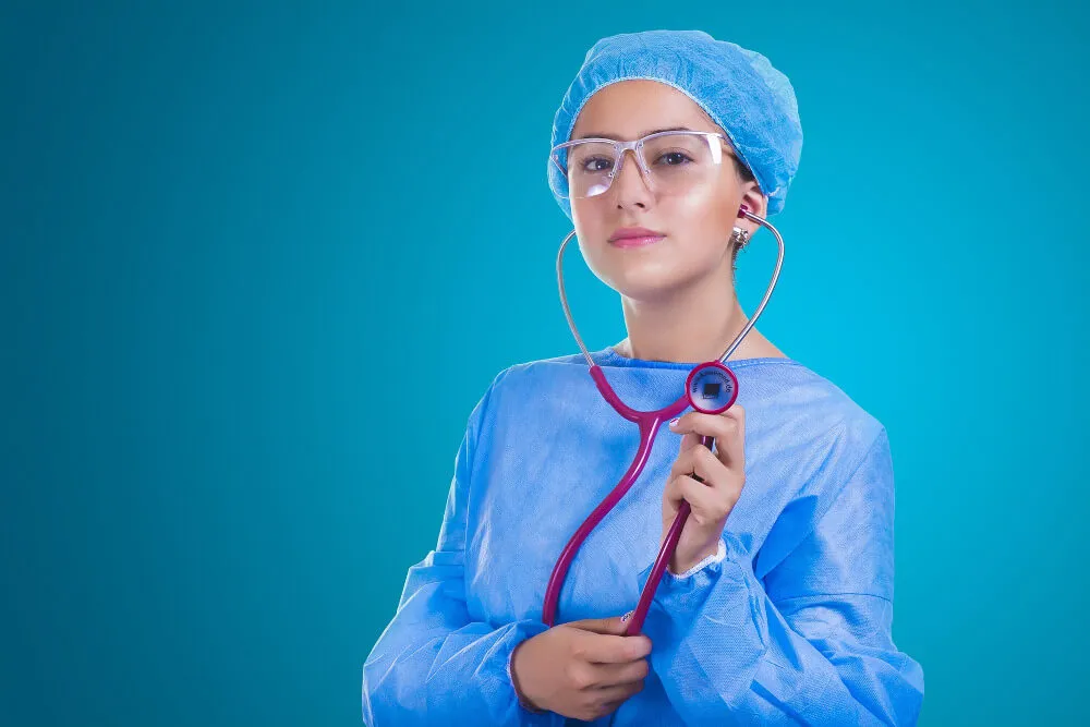 Lighting the way to Germany for Italy's nurses